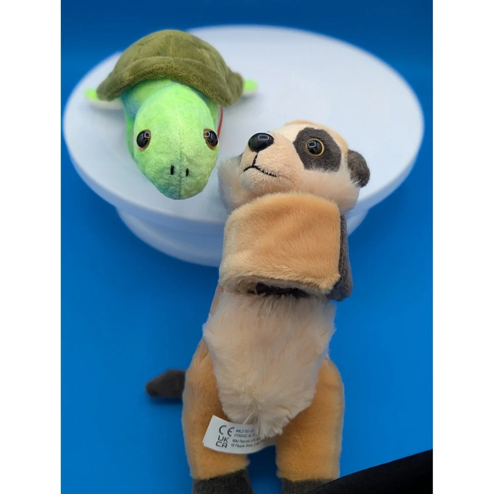 Wild Republic Huggers Meerkat and Sea Turtle Snap Bracelet Plush Set of 2